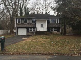 36 Liso Dr, Mount Sinai, NY 11766