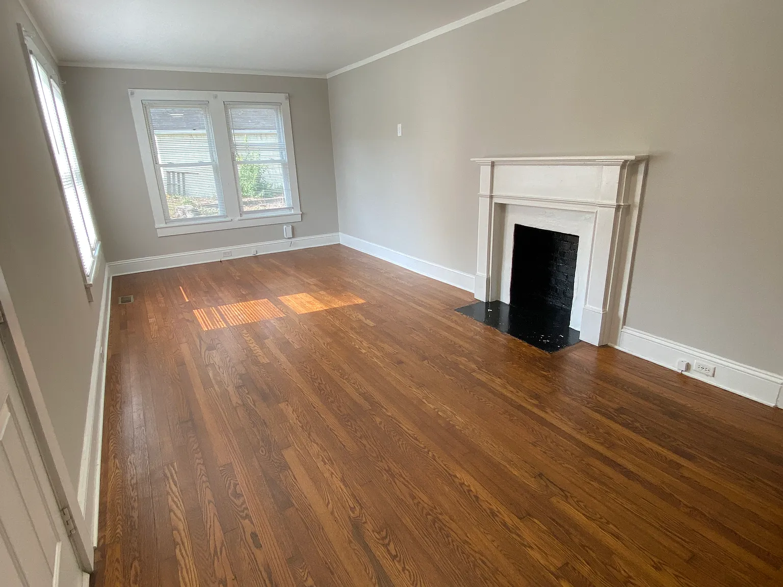 220 W McNeely Ave — Photo 3