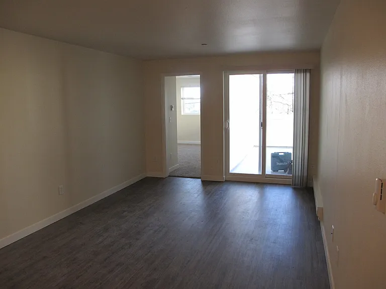 Daniels Apartments — Photo 9