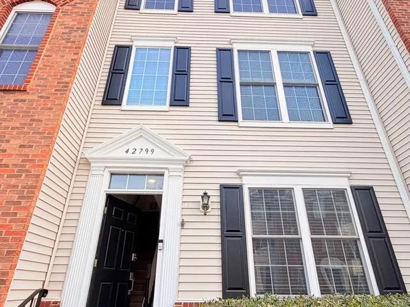 42799 Sykes Ter, Chantilly, VA 20152