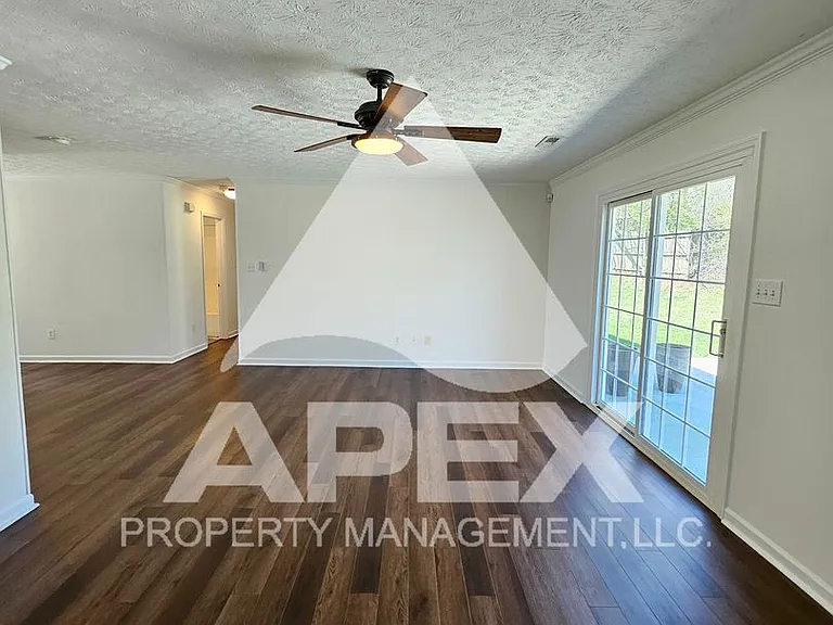 8705 Trapper Ln — Photo 6