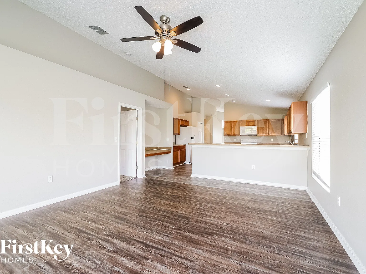 3 bed, 2.0 bath, 1922 sqft, $1,580 — Photo 4