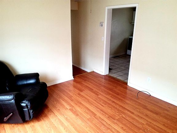 3rd image of 449 Eastland St