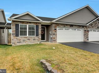 715 Shook Ct W, Greencastle, PA 17225