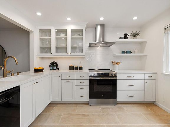 2nd image of 203 Sylvia Way