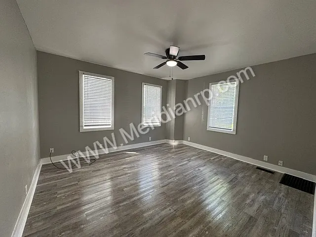 1104 Stophlet St — Photo 2