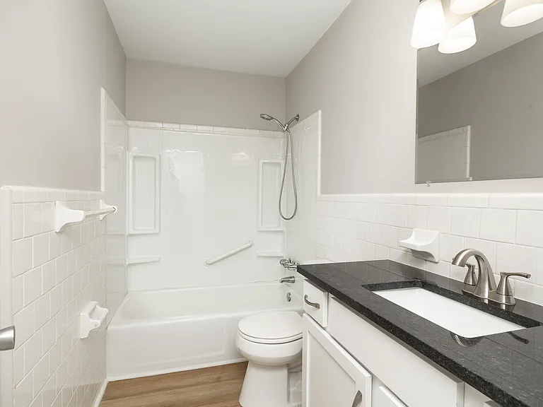 Breeze Apartments — Photo 30