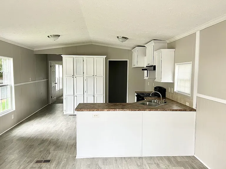 7631 Dallas Hwy — Photo 17