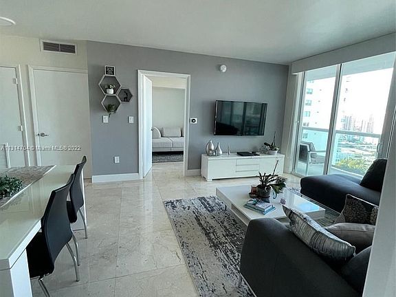 3rd image of 1800 N Bayshore Dr APT 3210