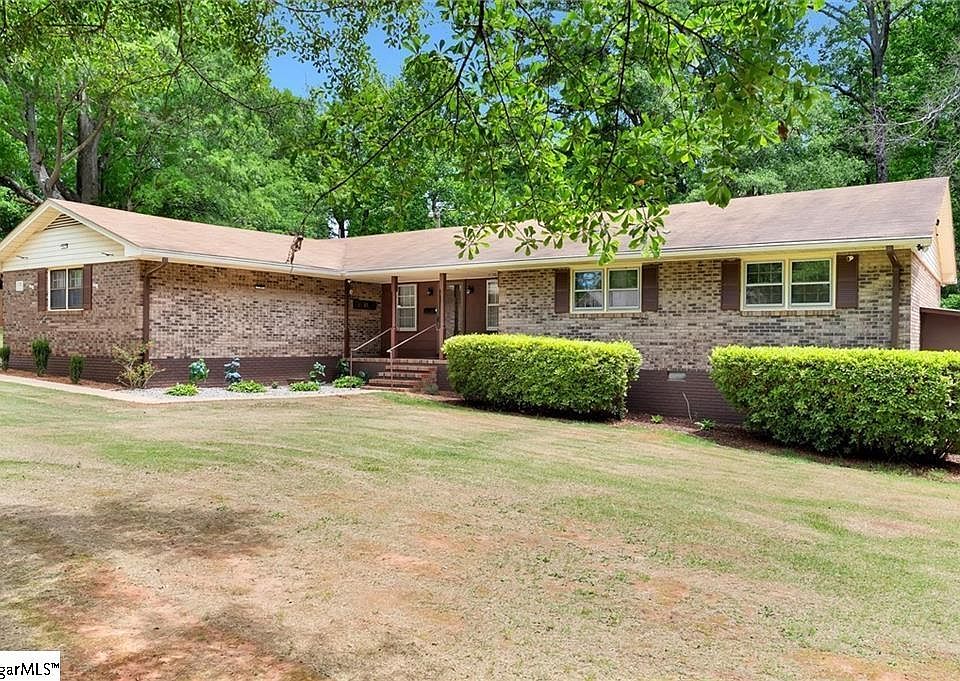 1st image of 105 Carswell Dr #4
