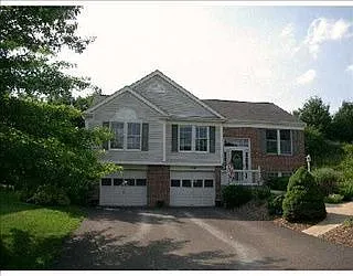 609 Deerwatch Dr photo 1