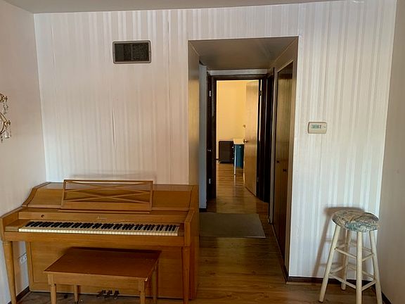 4th image of 22641 Pleasant Dr APT 6