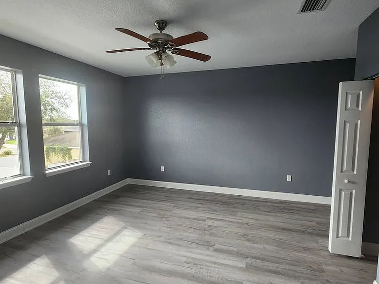 328 Dundee Dr — Photo 46