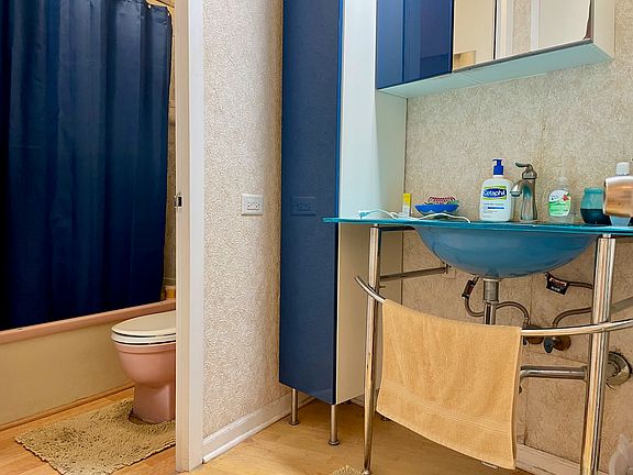5th image of 300 N State St APT 4403