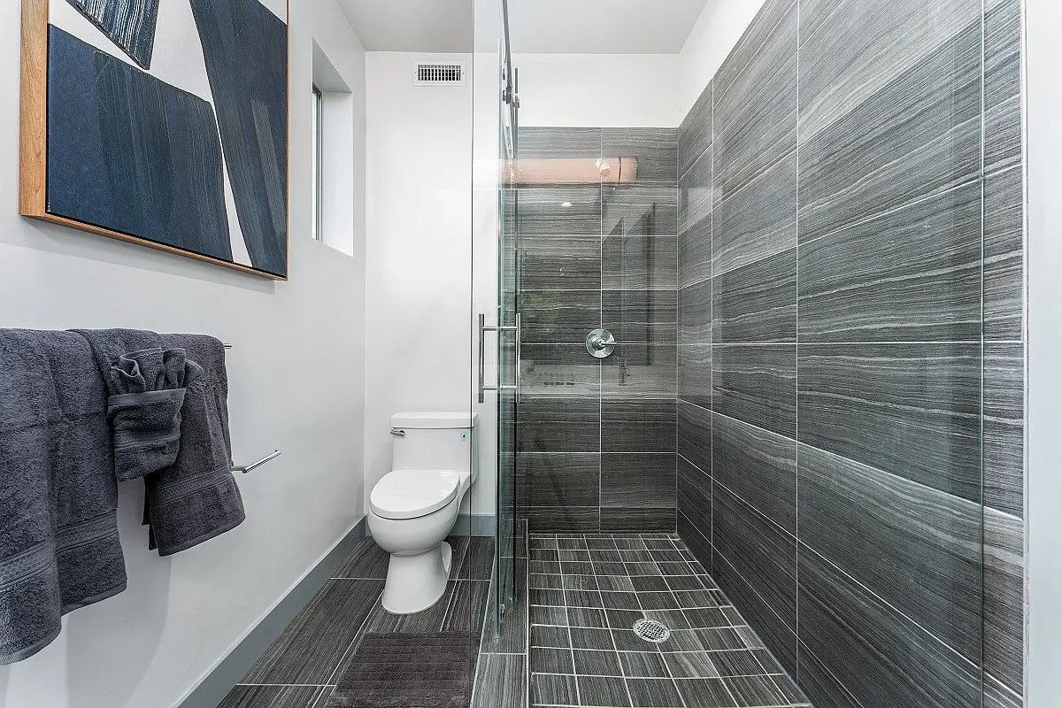 Lido Apartments - 4025 Grandview — Photo 3