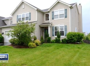 210 Boulder Ct, Gilberts, IL 60136