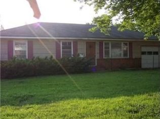 66 Ussery Dr, Lexington, MO 64067