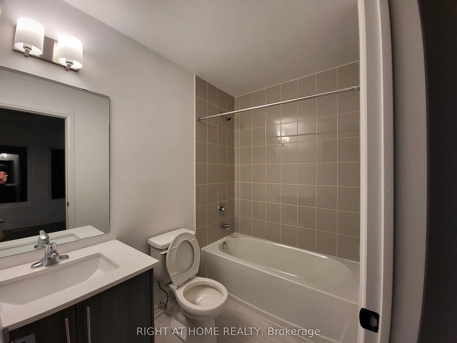 2 bed, $2,400 — Photo 4