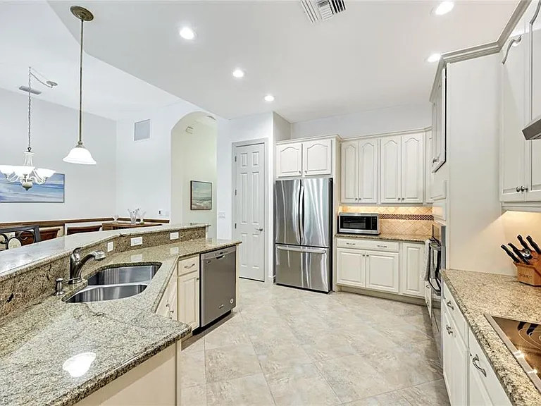 7655 Martino Cir — Photo 10
