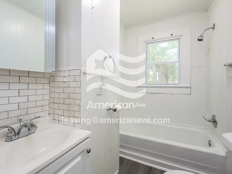 25239_013_bathroom_14.jpg