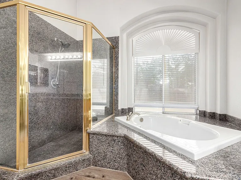 2412 Shady Vista Dr — Photo 18