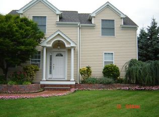 680 Cedarfields Dr, Greenport, NY 11944