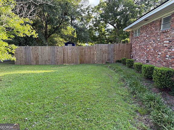 5th image of 1606 Roberson St