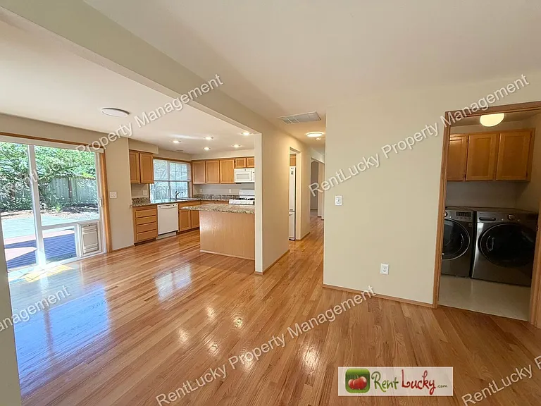 3734 Braeburn Dr NE — Photo 9