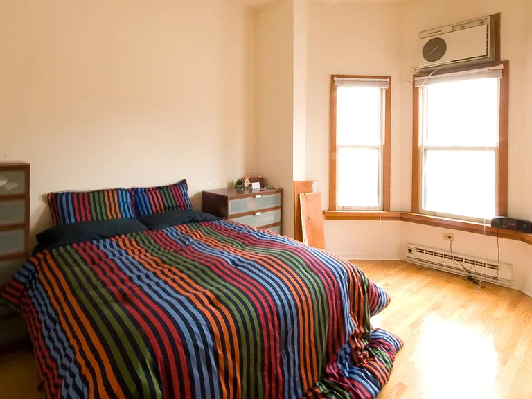 611 W Briar Pl #103 — Photo 2