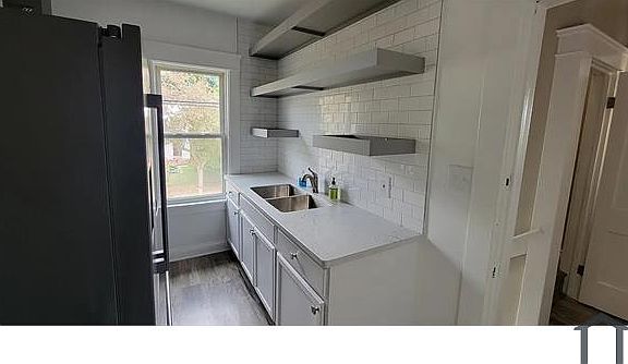 4th image of 8518 Rosewood Ave