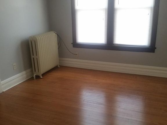4th image of 609 4th St APT 6