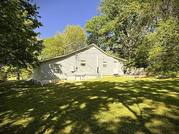 4th image of 2241 Byrdstown Hwy