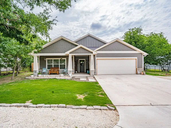 207 N Elm St, Tolar, TX 76476