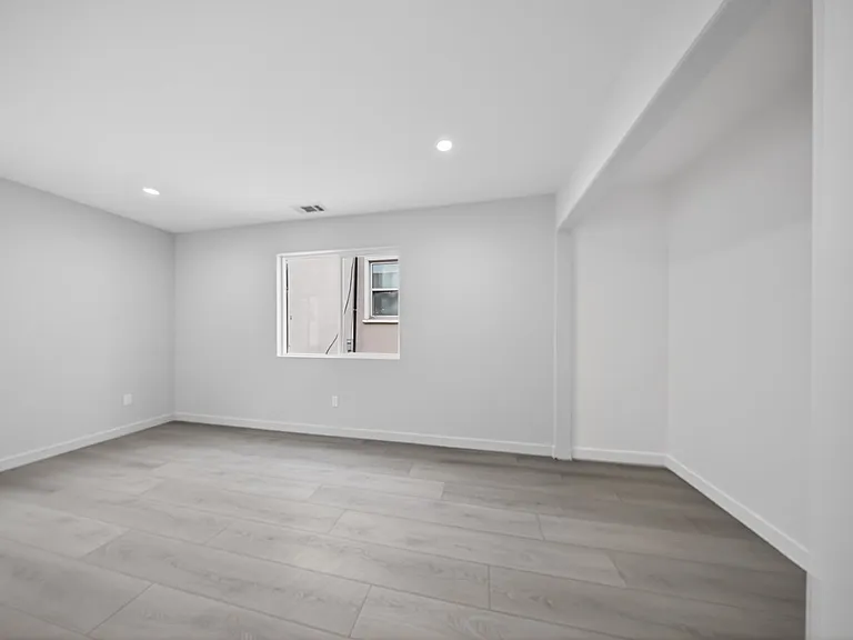 1316 1/2 Carlton Dr — Photo 19