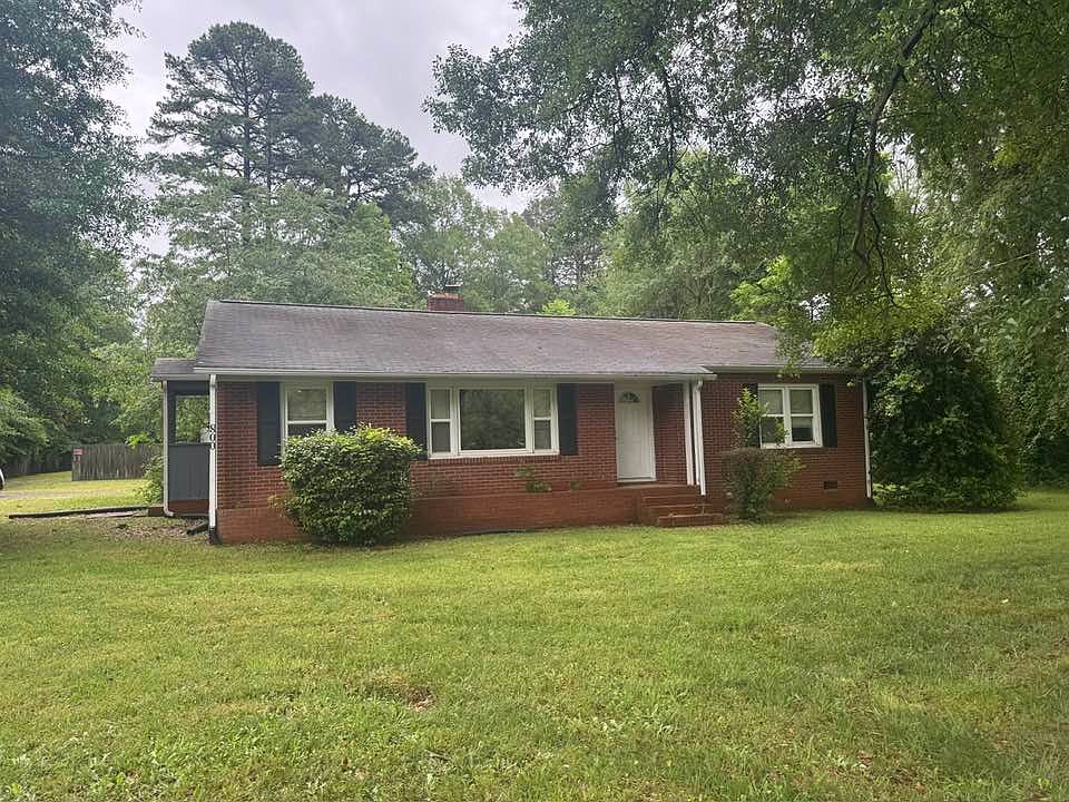 1st image of 800 Mount Holly Huntersville Rd