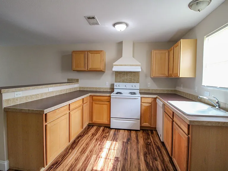 123 Meadows Ln — Photo 7