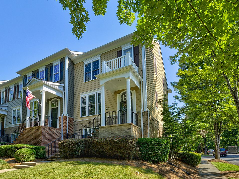 3 story end townhome