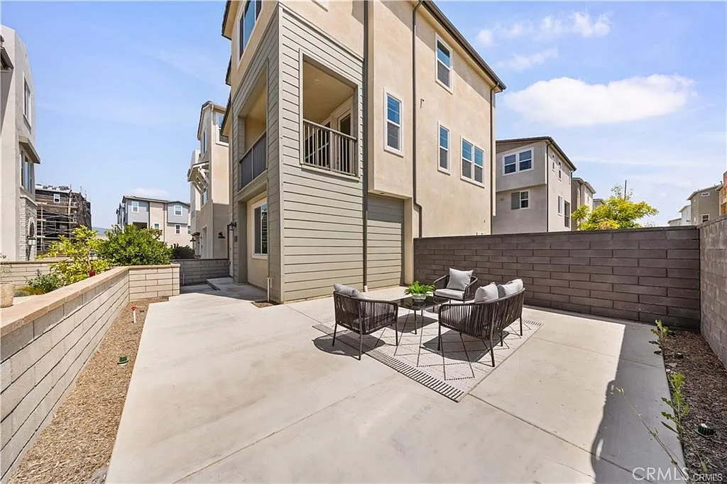 4 bed, 3.5 bath, 1818 sqft, $5,500 — Photo 4