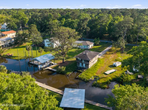 5548 Dead River Rd, Gautier, MS 39553