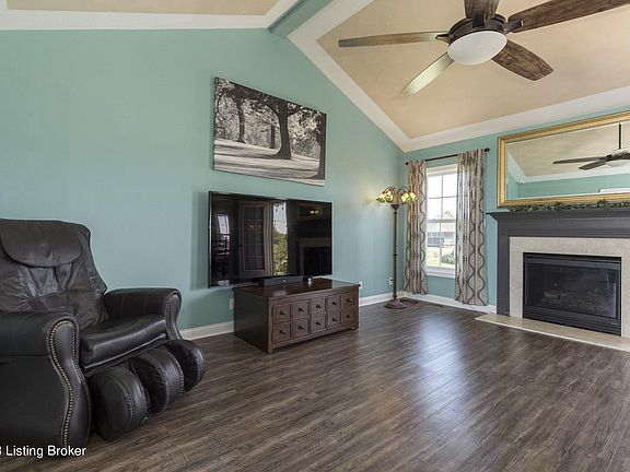 5th image of 253 E Millwater Fls