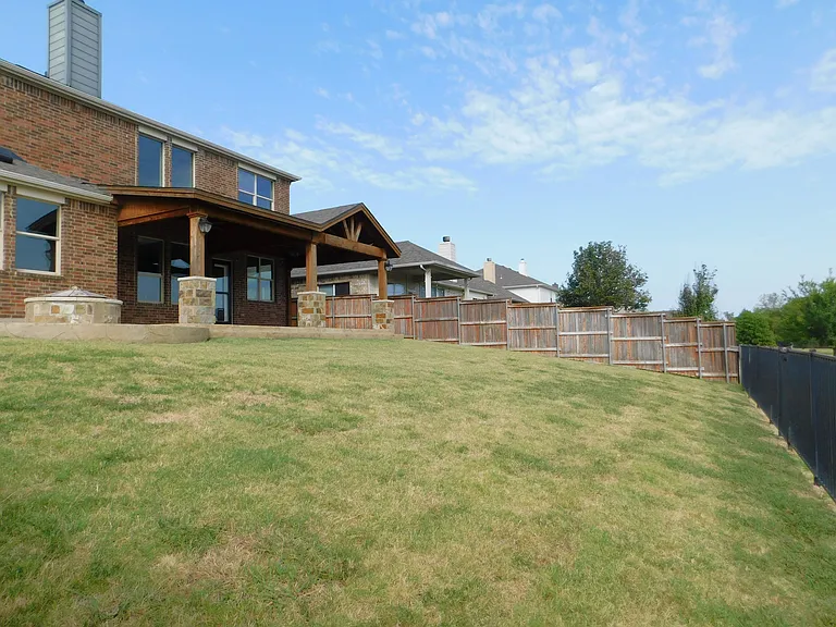 14904 Riverside Dr — Photo 32