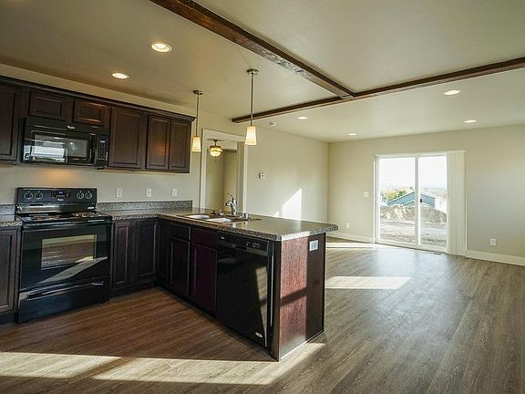Modern and functional kitchen and dinning room