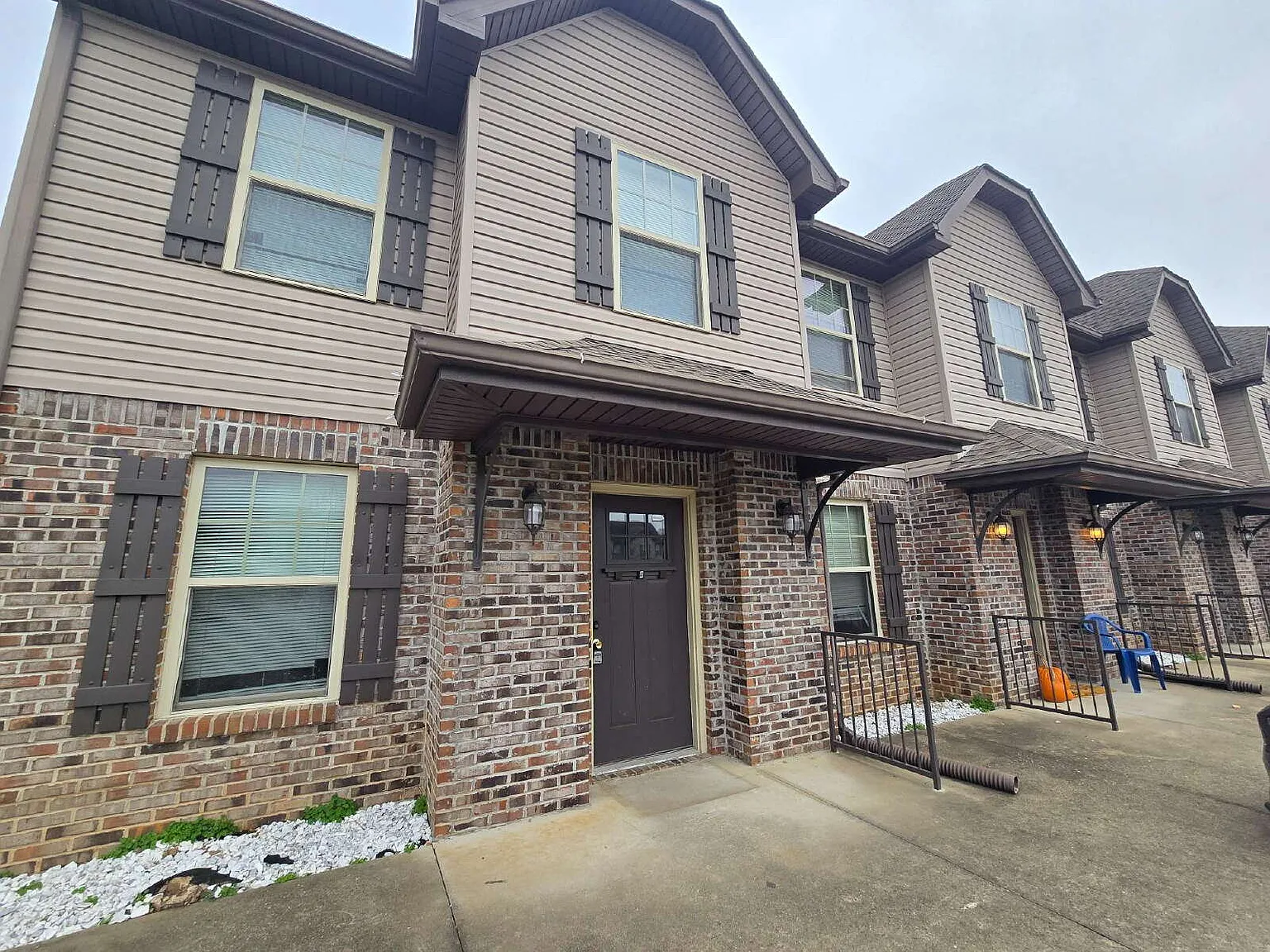 2 bed, 2.5 bath, 1050 sqft, $1,125 — Photo 2