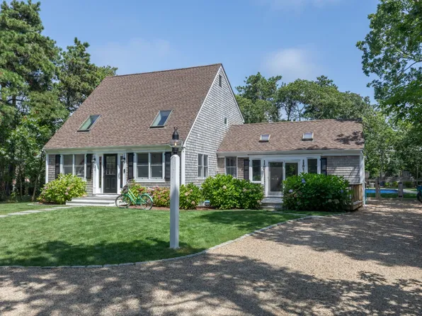 21 Vickers St, Edgartown, MA 02539