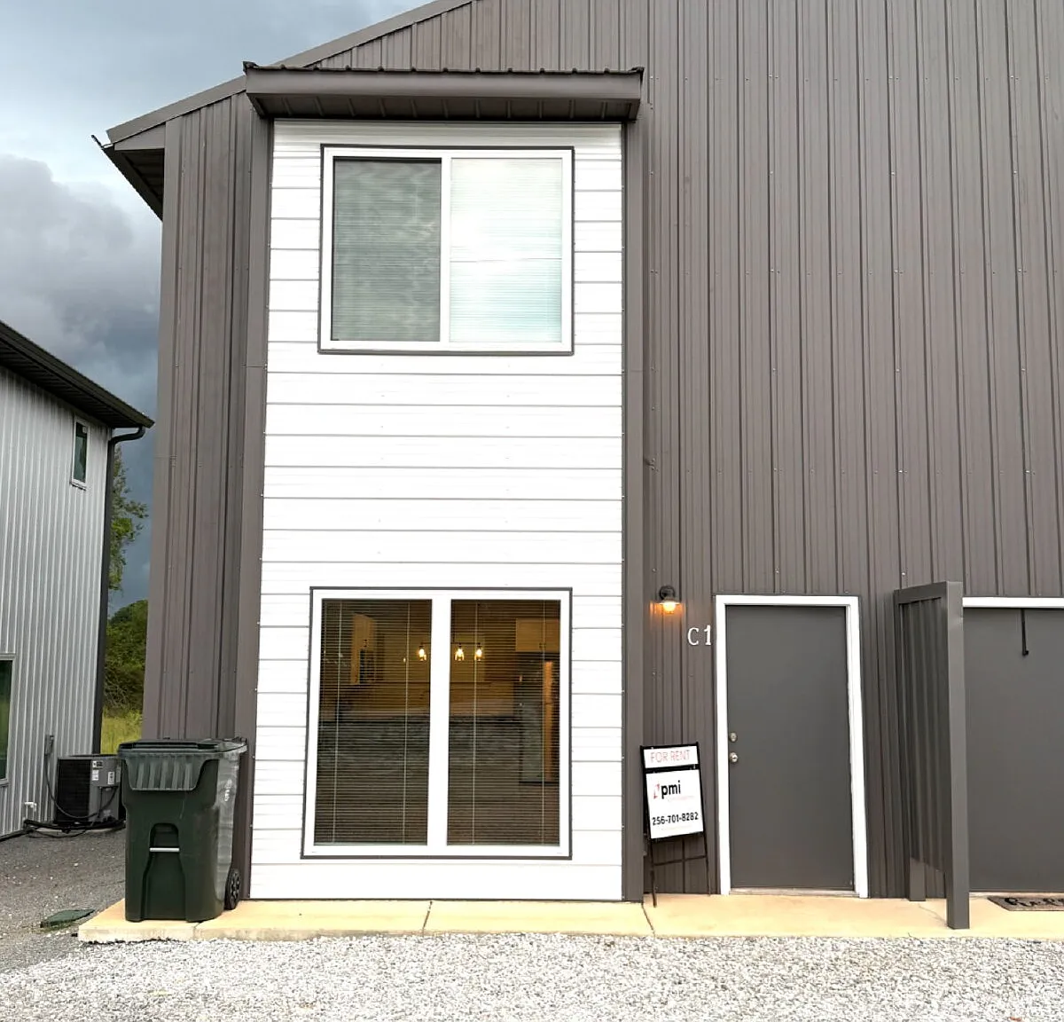 2 bed, 2.5 bath, 1136 sqft, $1,295 — Photo 1