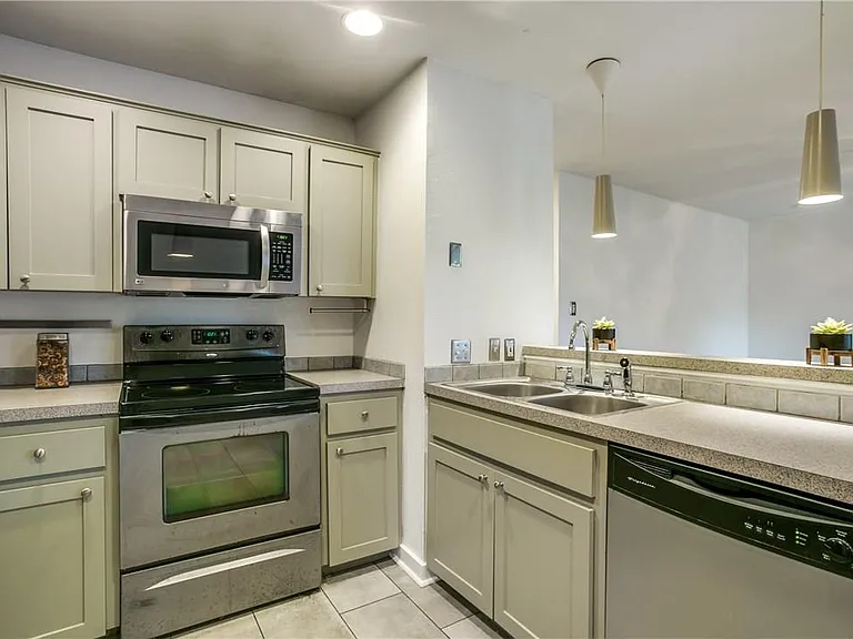 2313 La Casa Dr #B — Photo 14