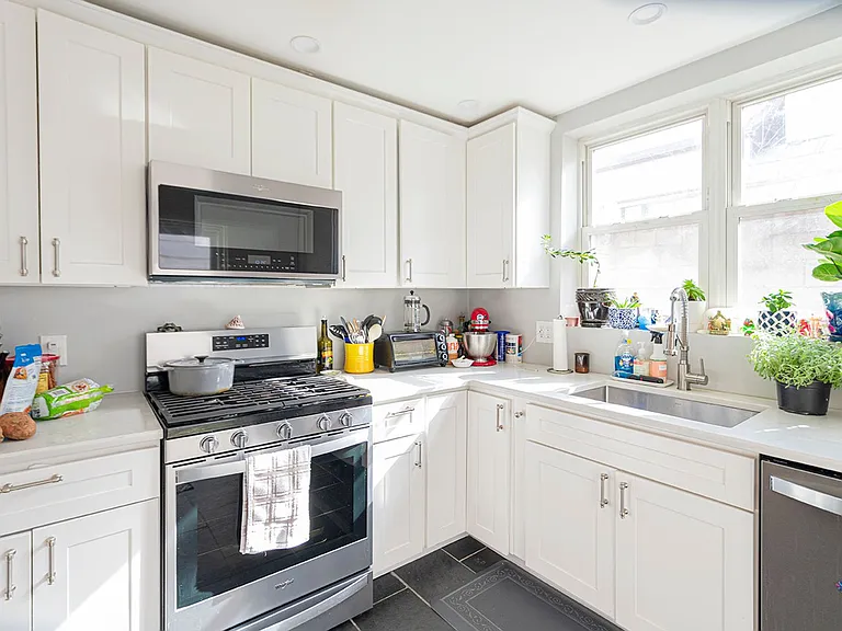 613 S Taney St — Photo 1