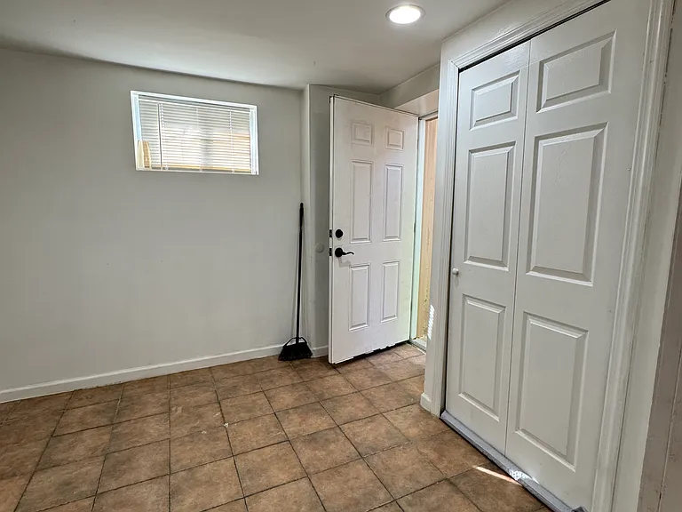1 Beacon Pl #BASEMENT — Photo 10