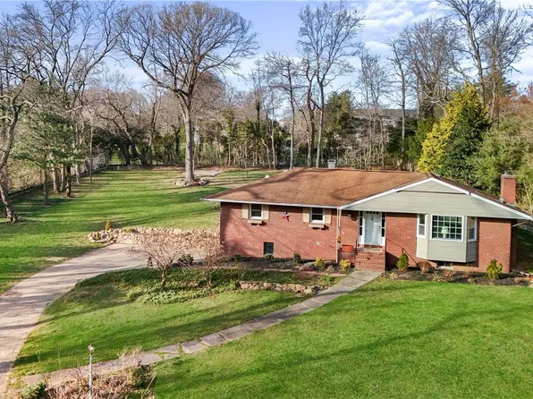 47 Willoughby Path, East Northport, NY 11731