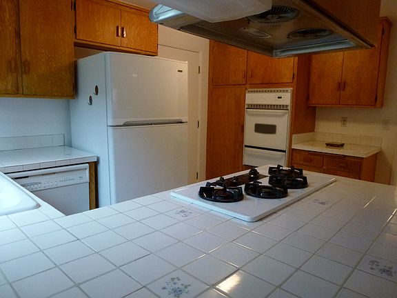 3rd image of 24502 Mariposa Ave